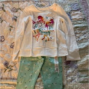 Kohls girls outfit complete with 5 scrunches. NWT